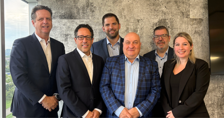 De gauche à droite : Guy Barbeau, Charles Drouin, Jean-Philippe Vézina, Pierre Langlois, Francis Labbé et Laurie Vandal-Fortin. Manquant sur la photo : François Roy.